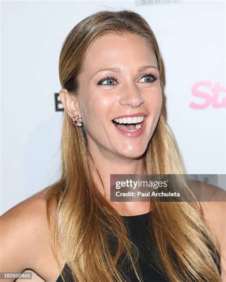 AJ Cook Height, Weight, Net Worth, Age, Birthday, Wikipedia, Who, Instagram, Biography